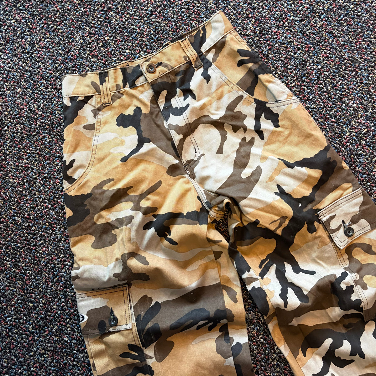 Y2K La Gate Camo Cargo Pants